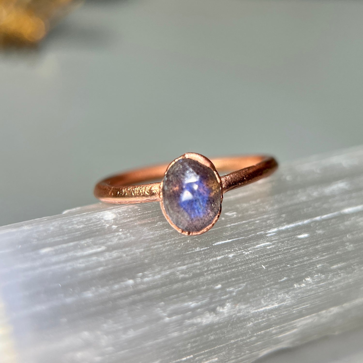 Healing crystal solitaire ring oval faceted Labradorite stone