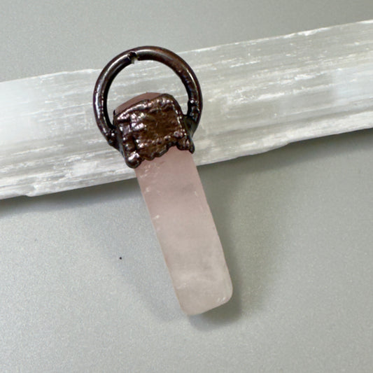 Healing pink rose quartz pendant necklace handmade with copper