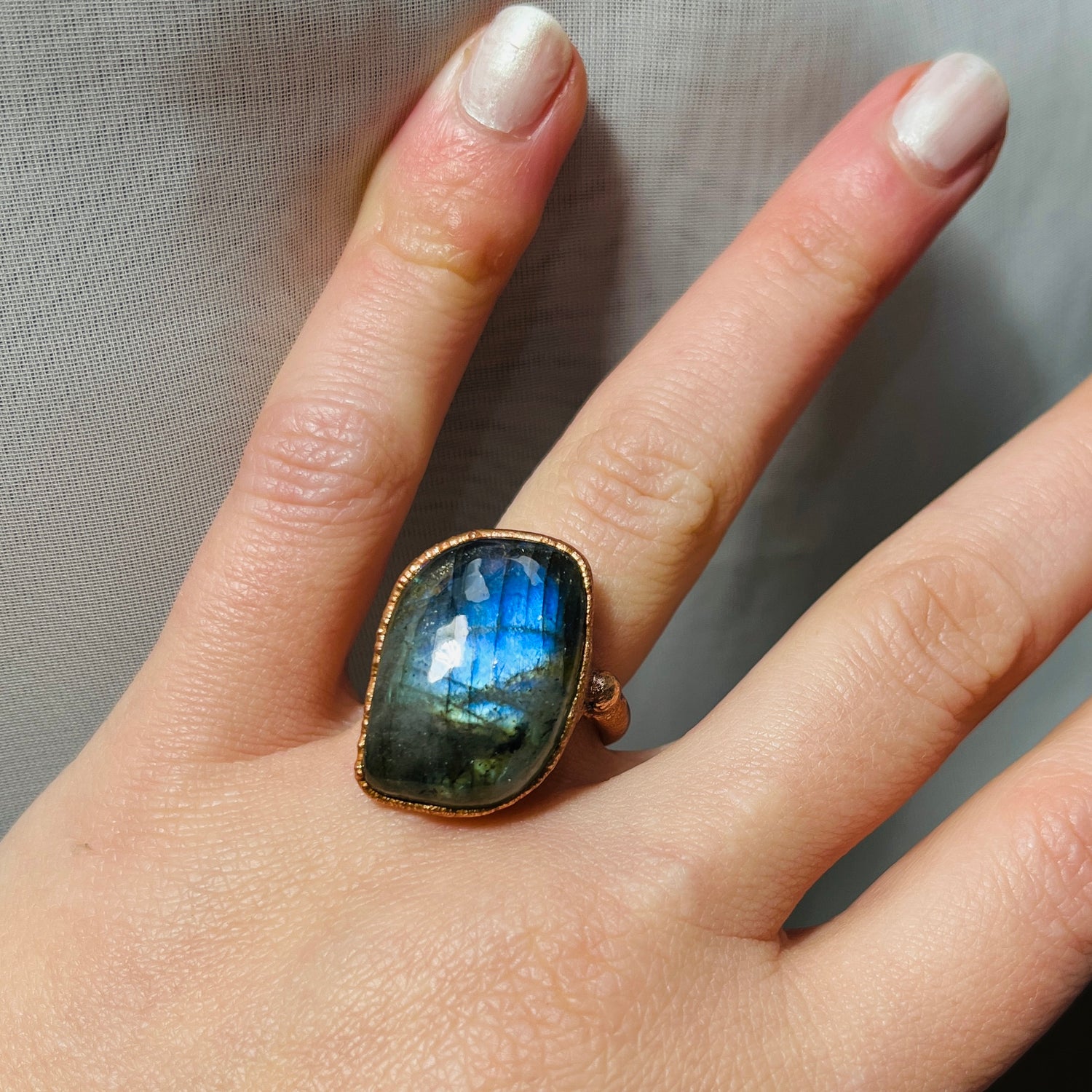 handmade size 6 crystal labradorite copper ring