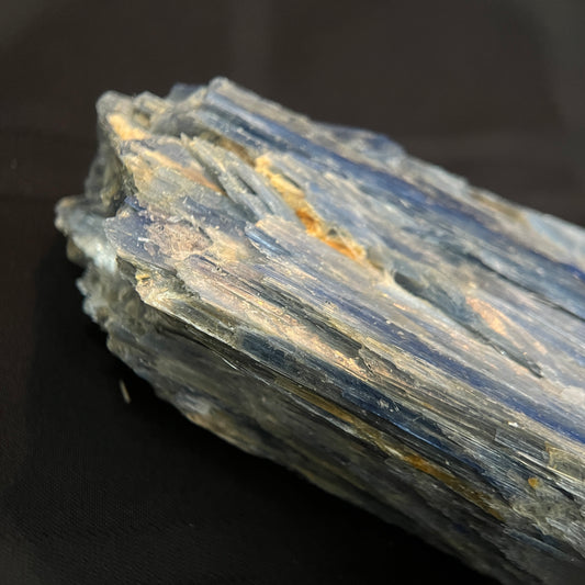 Blue kyanite healing chakra crystal showpiece spa studio